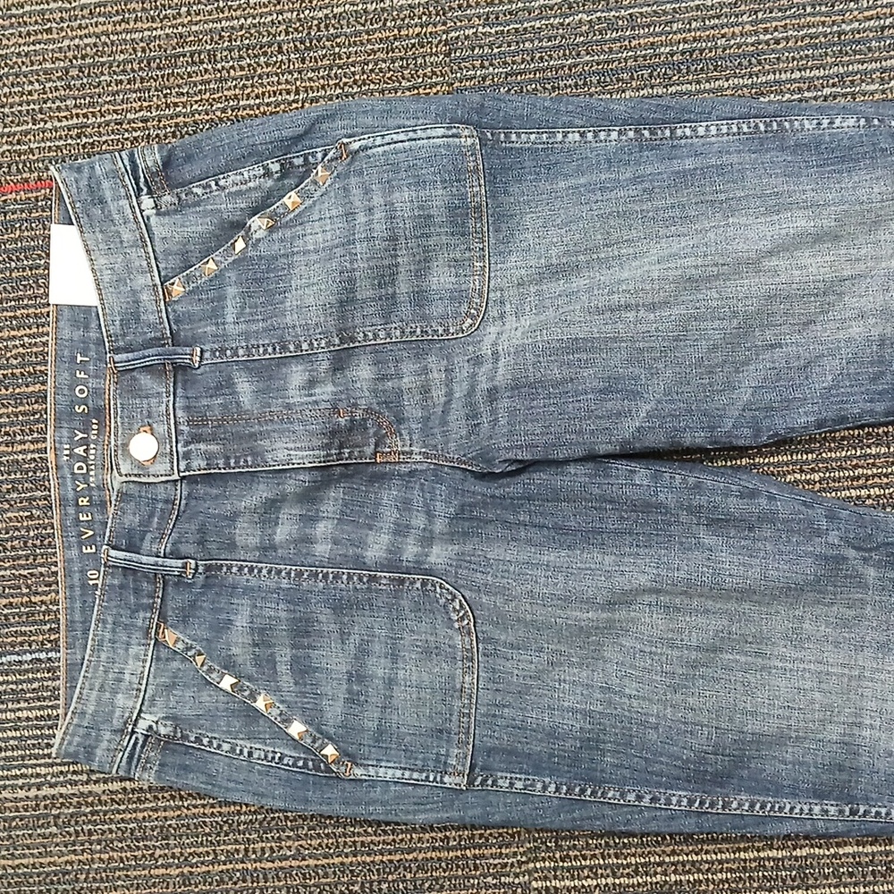 NWT WHBM High-Rise Everyday Soft Denim Studded Cropped Jeans, 10 - Picture 6 of 12